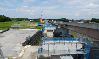 NEXCO東日本　圏央道4車線化の長大高架橋　谷田川高架橋の建設が佳境