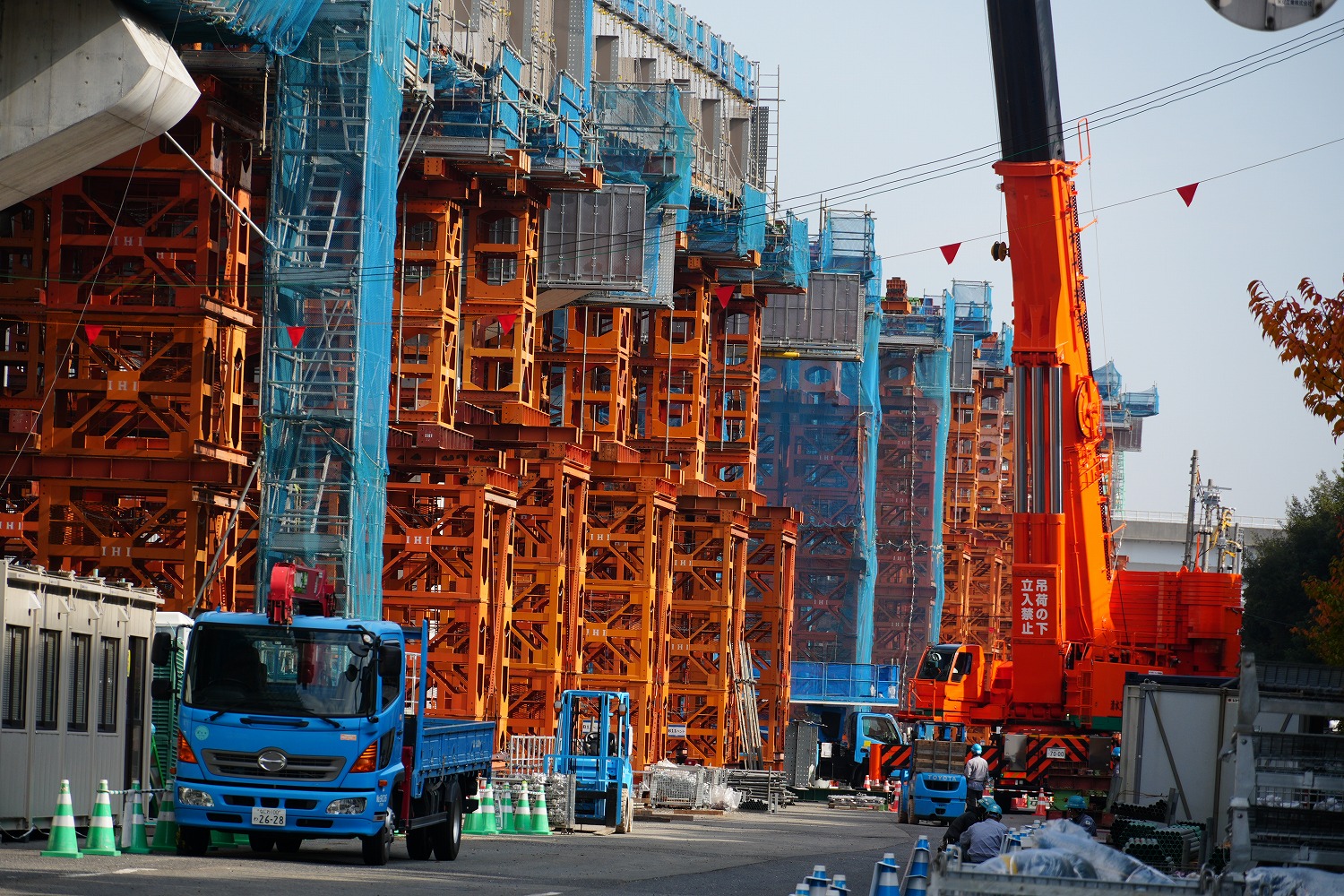 浪速国道　大阪湾岸道路西伸部六甲アイランド第三高架橋　上部工を全面展開