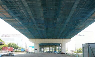 浪速国道　大阪湾岸道路西伸部六甲アイランド第三高架橋　上部工を全面展開