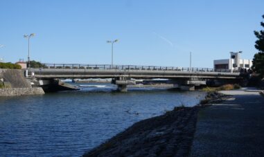 オリエンタル白石・日鉄ケミカル＆マテリアル　PCT桁間詰め部の脱落対策工法『DiFi工法』の試験施工を公開